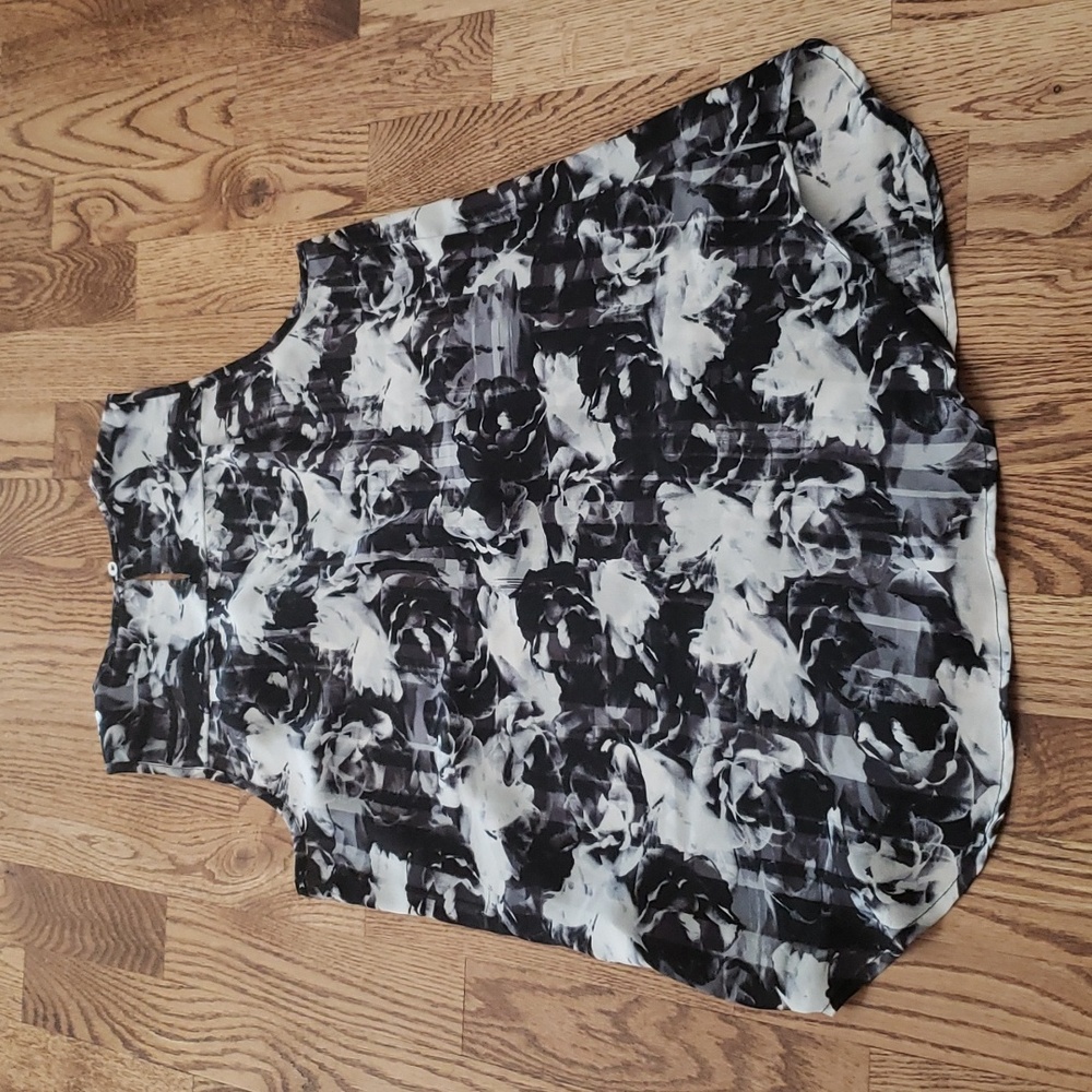 (S) Violet + Claire Floral Patterned Blouse Sleeveless Lightweight Casual Comfy - Picture 7 of 7